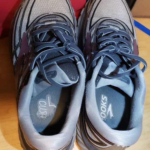 Brooks shoes - Picture 6 of 7